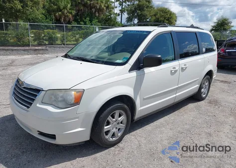 2010 Chrysler Town & Country New Lx z USA, uszkodzony, nr VIN 2A4RR2D15AR392468